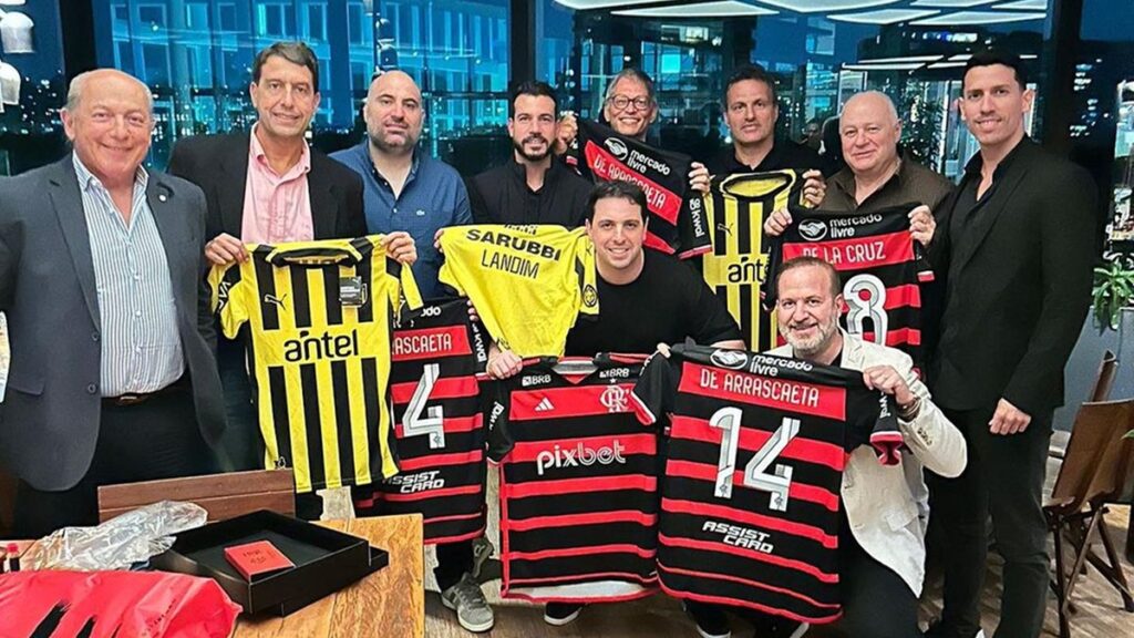 Dirigentes do Flamengo e Peñarol se reúnem antes de jogo pela Libertadores