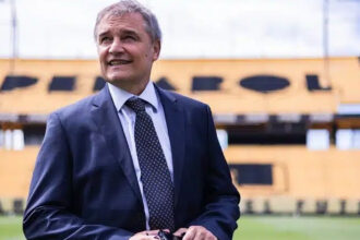 Diego Aguirre em apresentação no Peñarol, do Uruguai