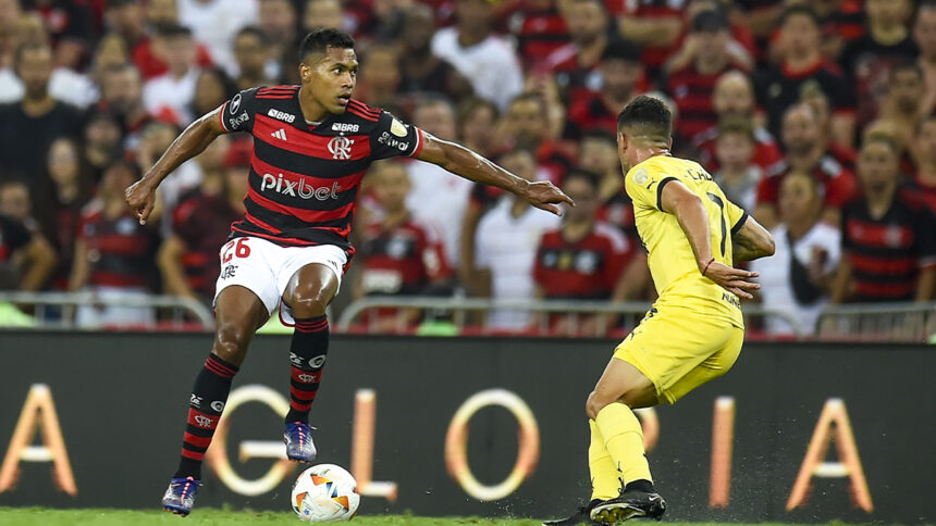 Alex Sandro Flamengo Peñarol Maracanã Libertadores