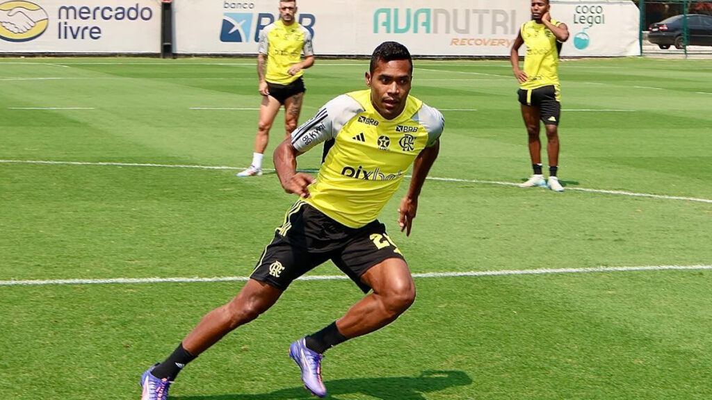 Alex Sandro em treino do Flamengo no CT Ninho do Urubu