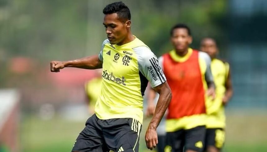 Alex Sandro desfalca Flamengo contra o Internacional; lateral é preparado para final da Copa do Brasil