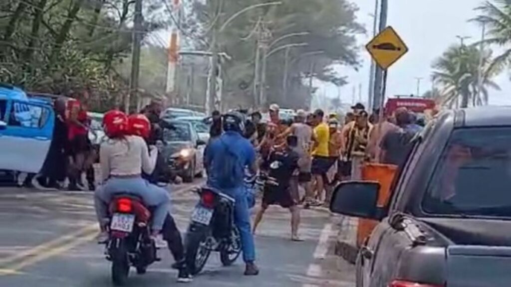 Torcedores de Flamengo e Peñarol brigam em praia do Rio antes de jogo da Libertadores