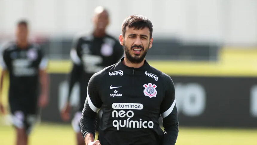 Camacho, Cria do Flamengo, em treino pelo Corinthians