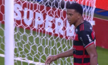 Carlinhos perdeu grande chance em jogo do Flamengo contra o Grêmio