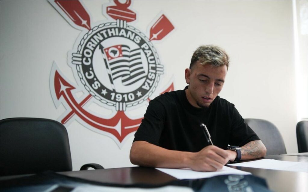 Corinthians renova contrato com jogador antes de enfrentar o Flamengo, pela Copa do Brasil