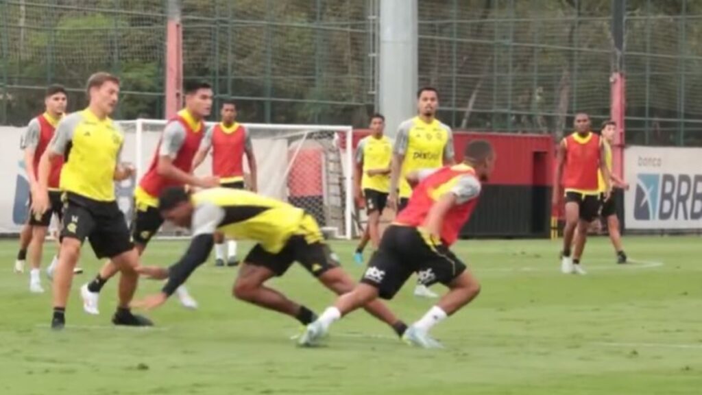 De La Cruz dá drible humilhante em treino do Flamengo; veja o vídeo