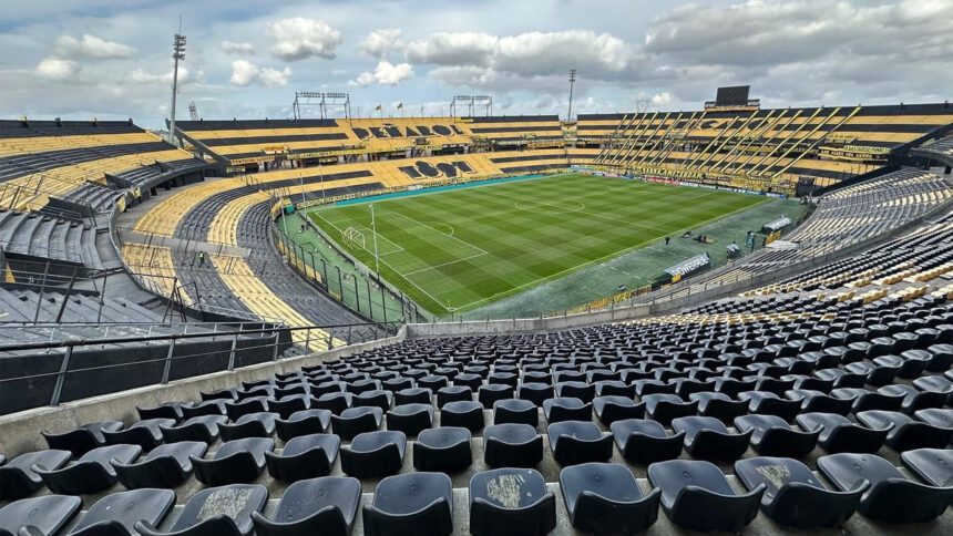 Torcedores do Peñarol compram ingressos de setor para torcida do Flamengo em jogo da Libertadores