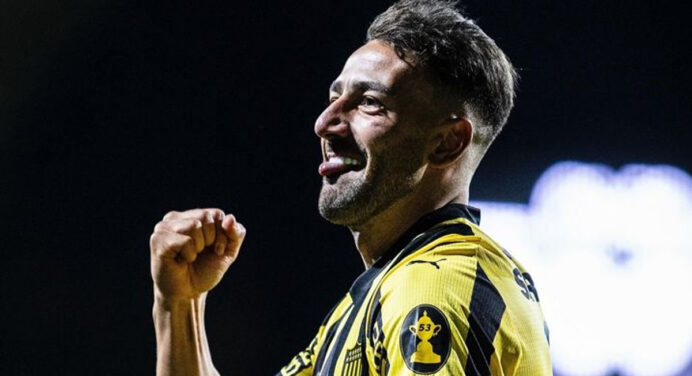 Autor de hat-trick em último jogo do Peñarol antes de enfrentar o Flamengo prega foco na Libertadores