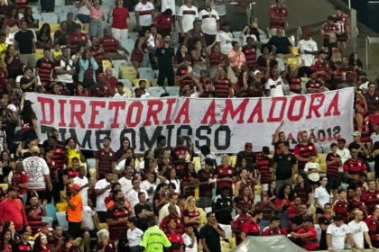 Torcedores do Flamengo protestam contra diretoria no Maracanã