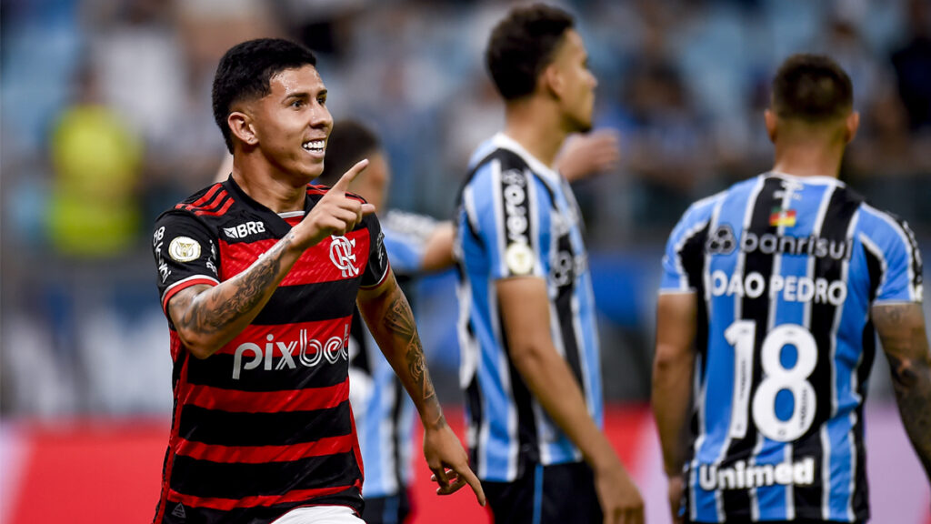 Felipe Teresa comemora gol do Flamengo contra o Grêmio no Brasileirão