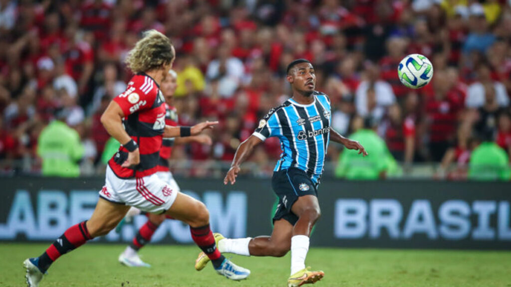 Gols, aproveitamento e mais: compare os números de Flamengo e Grêmio antes de jogo no Brasileirão