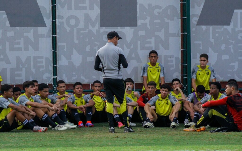 Brasileirão Sub-17: Flamengo encerra preparação para jogo contra o Fluminense