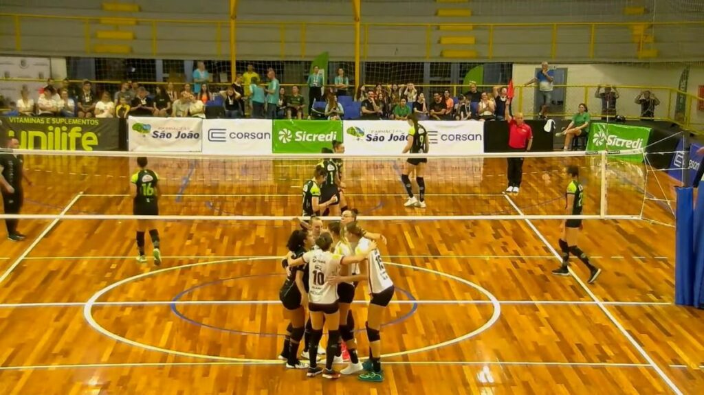 Flamengo atropela Maringá na estreia da Copa Nacional de vôlei feminino