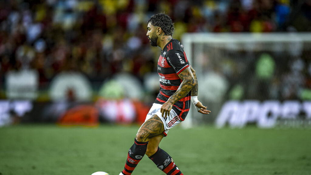 Gabigol em ação pelo Flamengo no Maracanã