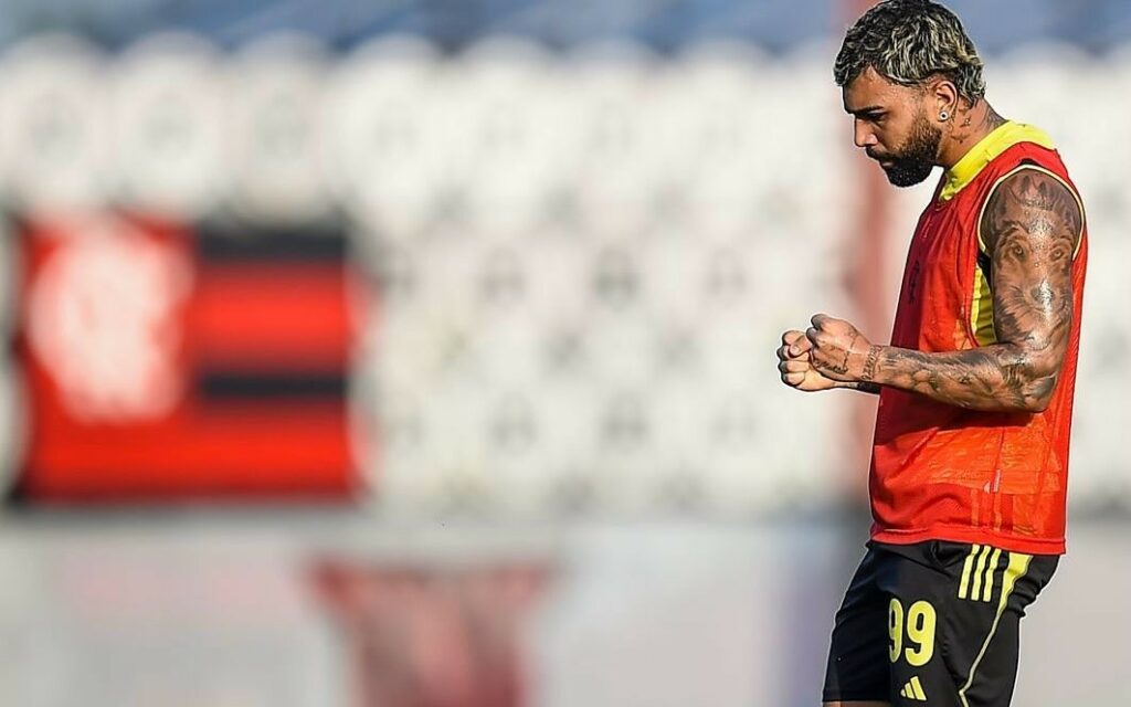 Gabigol treina separado e é dúvida para jogo do Flamengo contra o Peñarol; treino desta quarta é decisivo