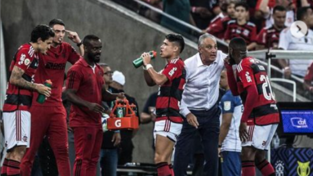 Capitão e ’01’ de Tite no Flamengo, Gerson se despede do técnico com agradecimento especial: “Eternamente grato”