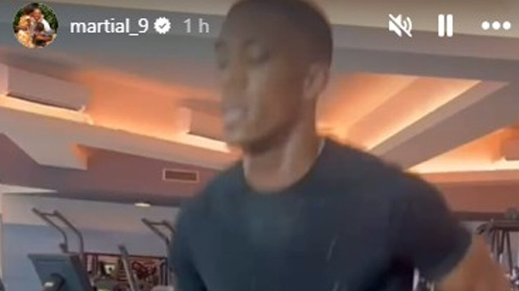 Martial publica vídeo de treino em meio às negociações com Flamengo