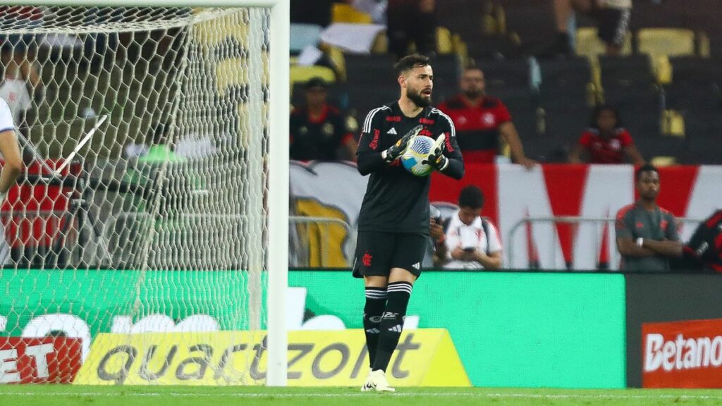 Matheus Cunha tem 1 gol sofrido em 6 jogos pelo Flamengo na Copa do Brasil