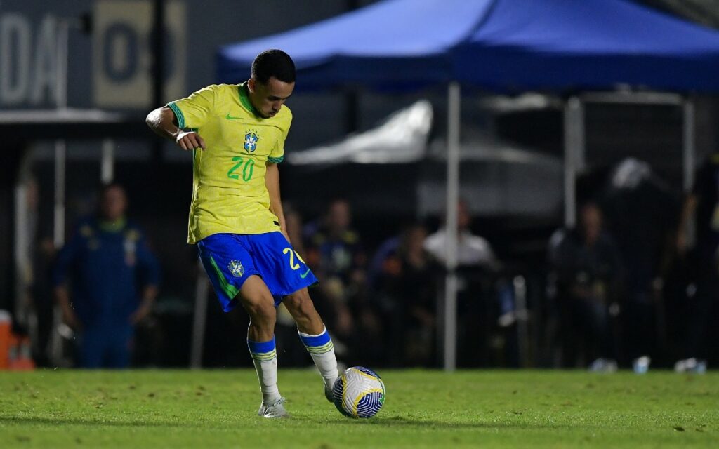 “Ele me manda mensagem direto…”: jogador abre o jogo sobre parceria com técnico do Flamengo