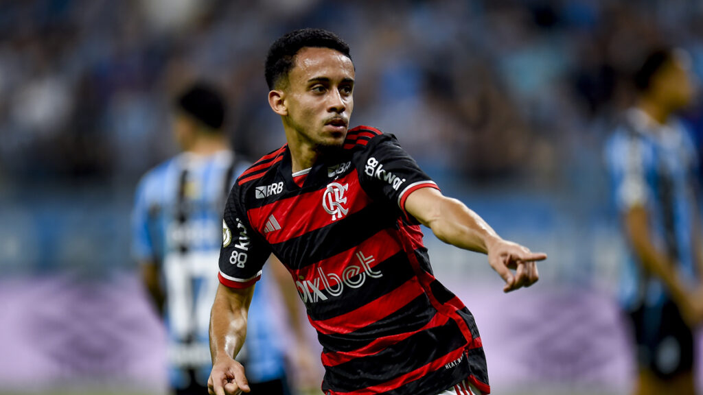 Matheus Gonçalves comemora primeiro gol do Flamengo contra o Grêmio