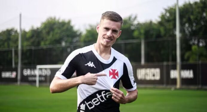 Vasco ganha reforço para jogo contra o Flamengo, pelo Brasileirão