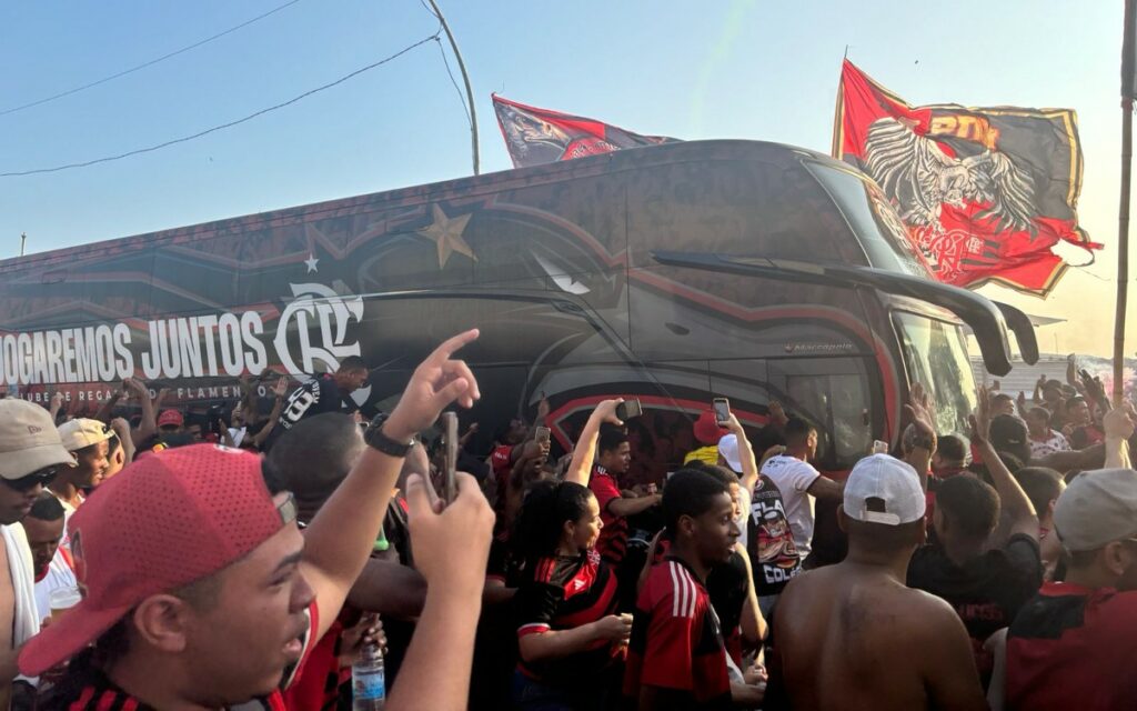 Fé no Mengo! Torcida do Flamengo dá demonstração de amor em AeroFla antes de viagem do time para ‘decisão’ na Libertadores