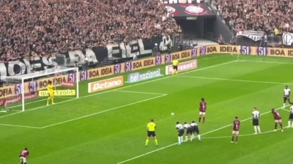 “O Hugo é nosso”: Pedro desloca goleiro do Corinthians e diverte torcedores do Flamengo