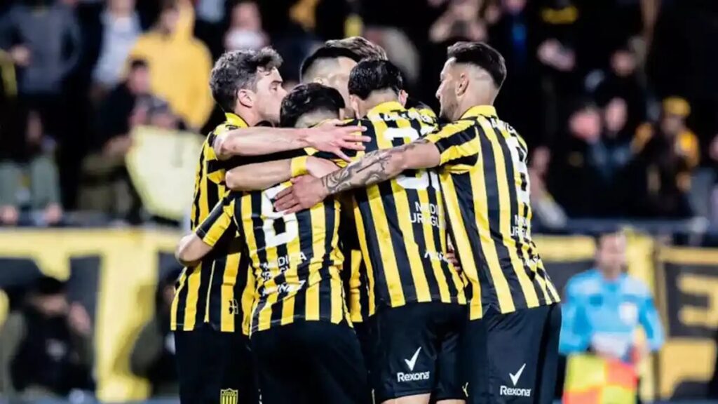 Jogador do Peñarol relembra vitória no Maracanã e ‘cutuca’ Flamengo: “Foi lindo”