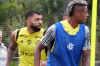 Gabigol treina pelo Flamengo e Tite observa no CT Ninho do Urubu