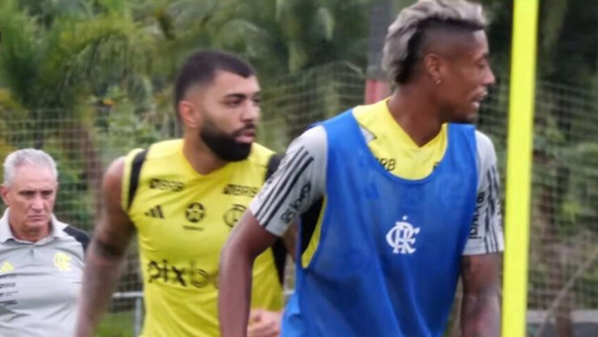 Gabigol treina pelo Flamengo e Tite observa no CT Ninho do Urubu