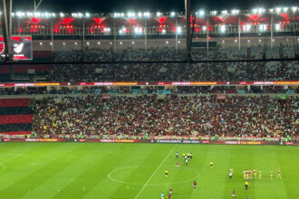 Torcida do Flamengo em jogo contra o Athletico-PR