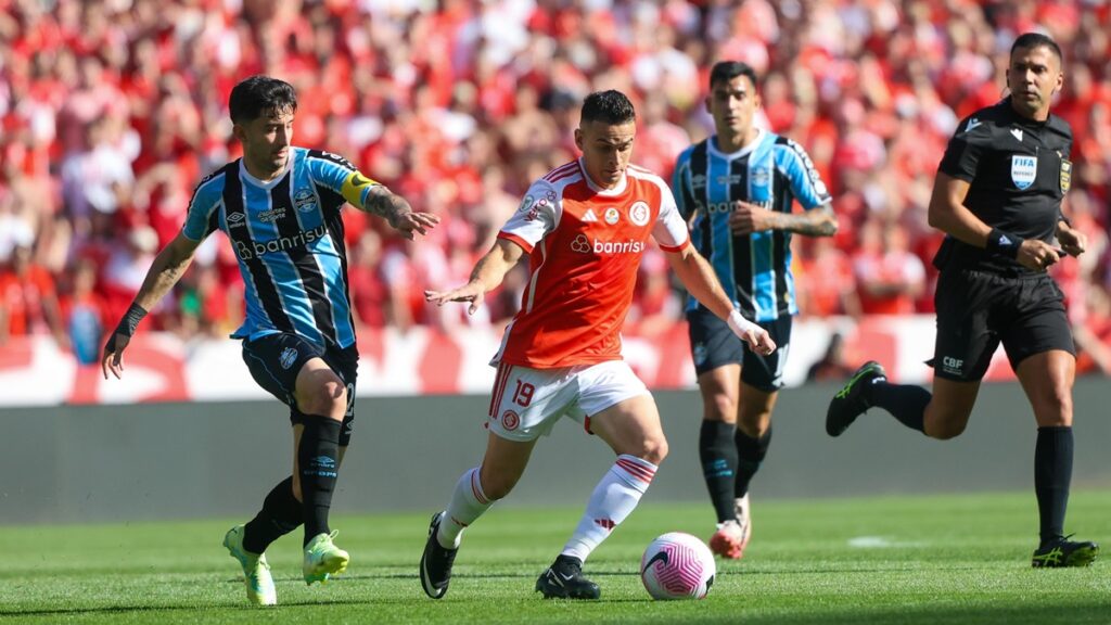 Internacional vence Grêmio e encosta no Flamengo; veja tabela atualizada do Brasileirão 2024