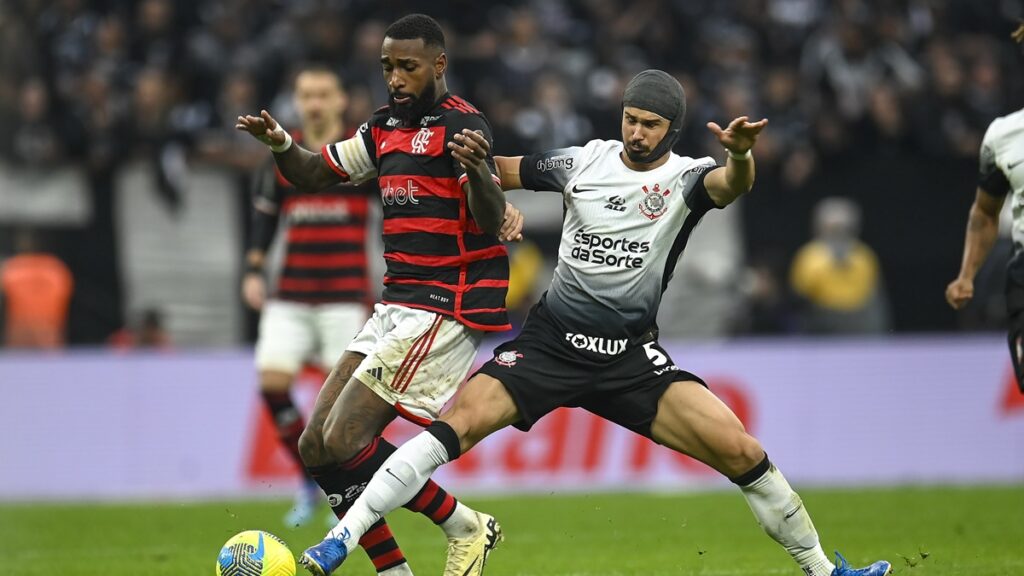 Gerson não treina com elenco do Flamengo em reapresentação