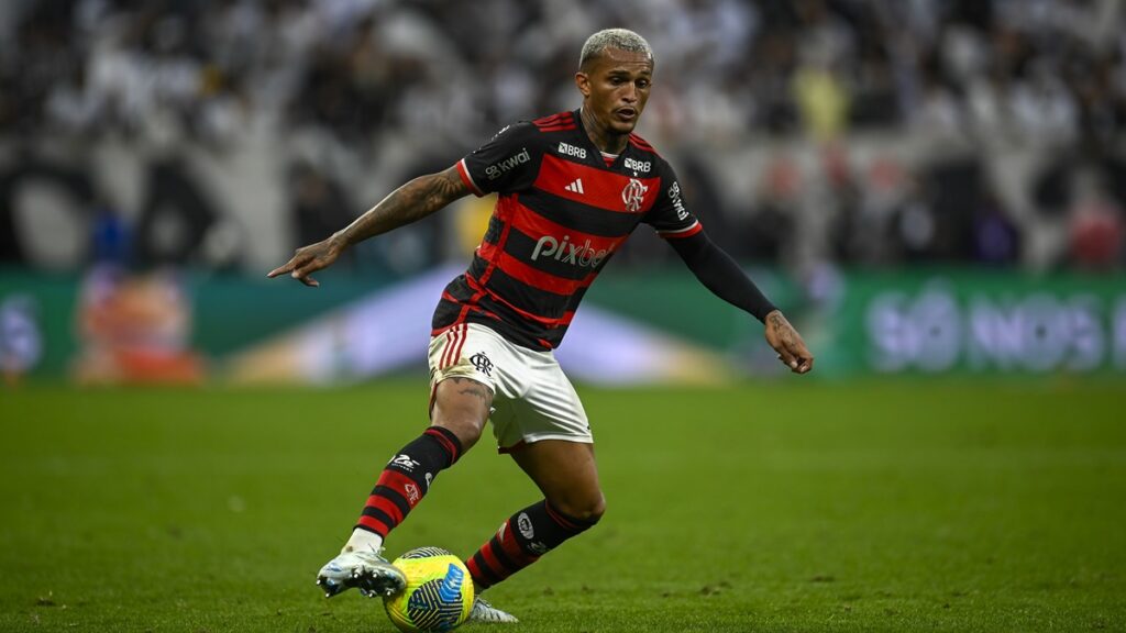 Wesley revela como tem estudado para evoluir no Flamengo