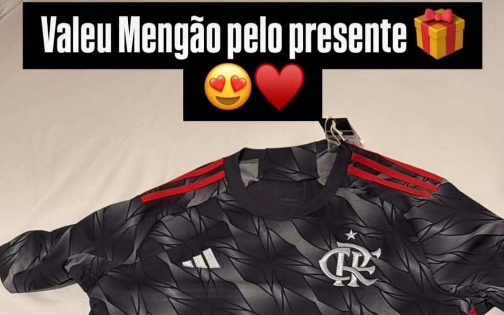 Andreas Pereira recebe presente do Flamengo; veja foto