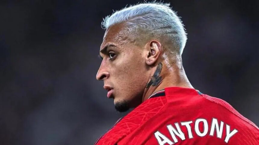 Antony está em baixa no Manchester United