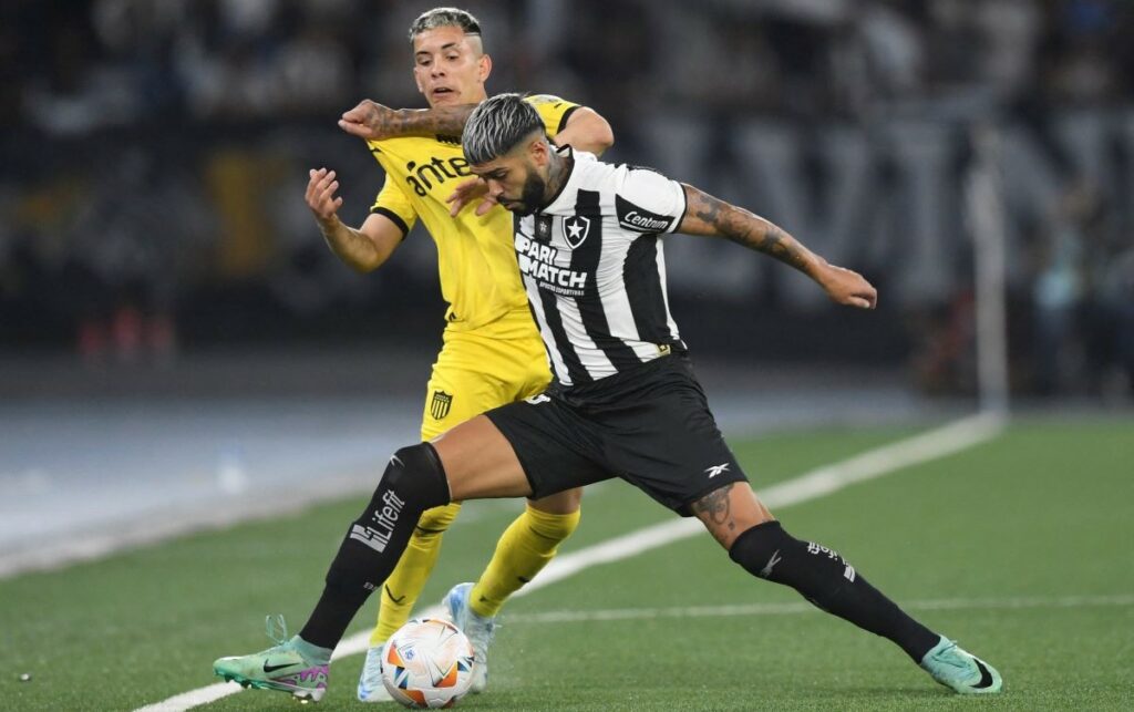 Botafogo faz 5 no Peñarol em semifinal da Libertadores; Flamengo passou zerado contra uruguaios em 180 minutos