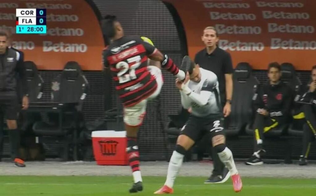 Bruno Henrique solta nota oficial e faz desabafo após expulsão em jogo do Flamengo contra o Corinthians