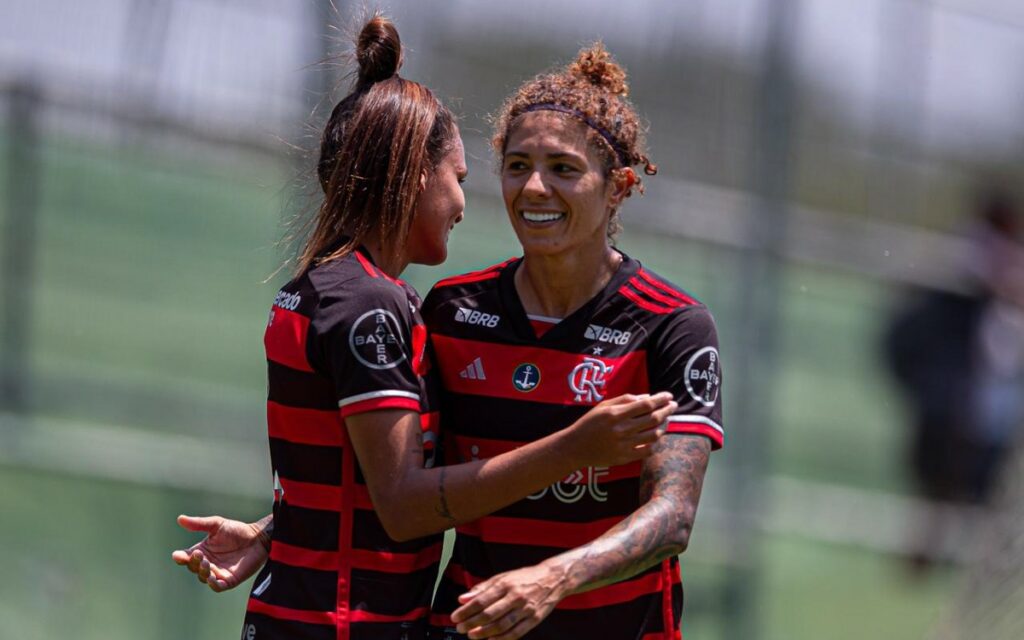 Flamengo ‘amassa’ Vasco e mantém 100% de aproveitamento no Carioca Feminino