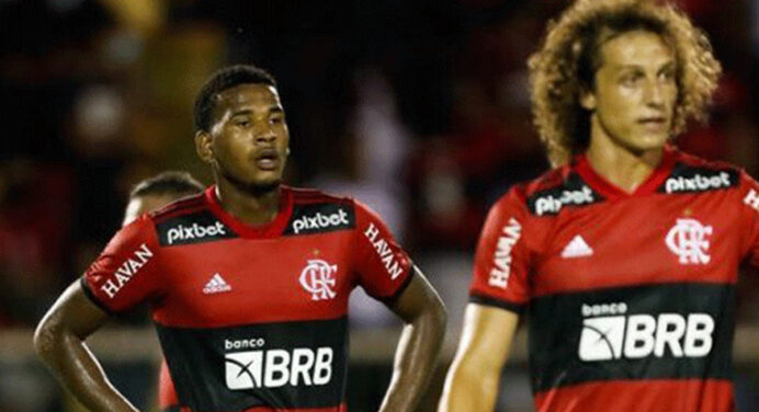 2 jogadores do Flamengo esperam oportunidade no time titular após saída de David Luiz