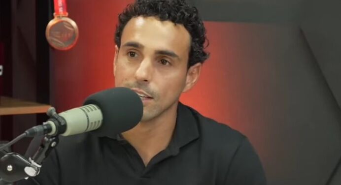 Ex-Flamengo revela ter recebido DVD de Zico para aprender a fazer gols