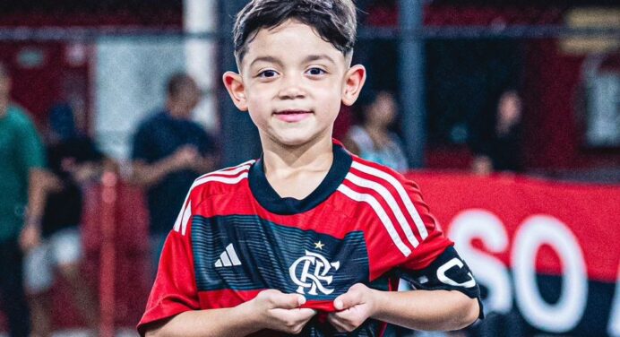 Fenômeno nas redes sociais e destaque com apenas 6 anos: conheça Enrico, joia da base do Flamengo