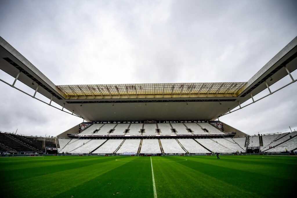 QUE PAPELÃO! Corinthians apela e toma atitude extracampo para prejudicar preparação do Flamengo