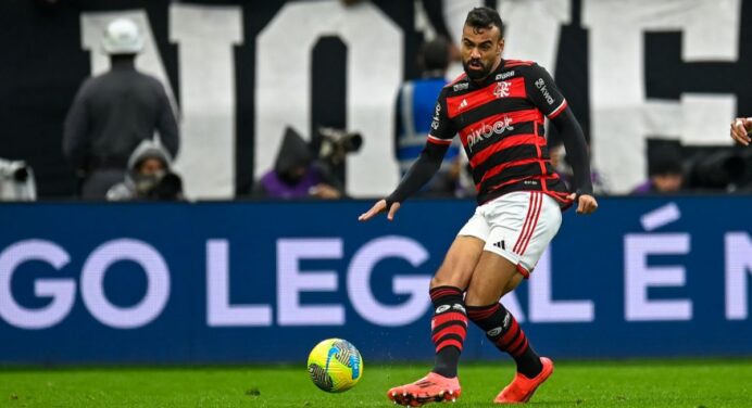 Campeão mundial rasga elogios a Fabrício Bruno: “Melhor zagueiro do Brasil”