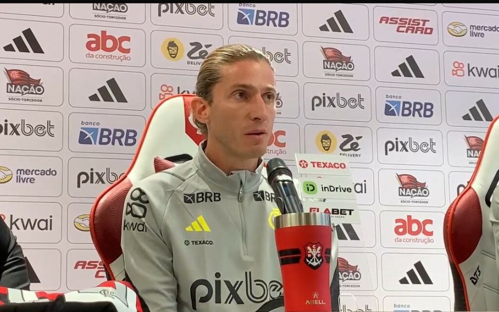 “Não vou confundir amizade com profissionalismo”, avisa Filipe Luís ao elenco do Flamengo