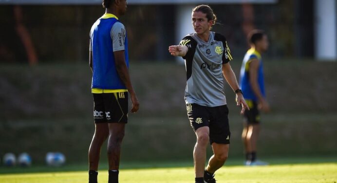 Escalação do Flamengo: Filipe Luís barra Fabrício Bruno e faz mudança na lateral para jogo contra o Corinthians