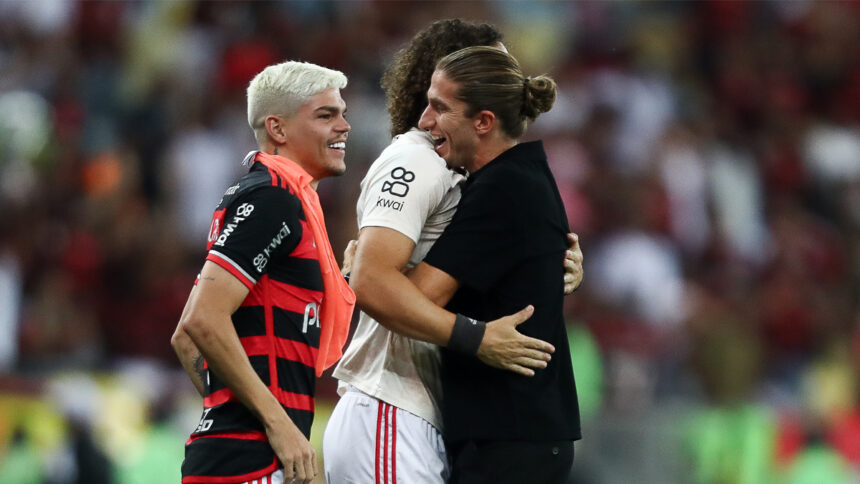 Bastidores: vestiário do Flamengo tem cobrança de Filipe Luís e esperança renovada por 2 títulos