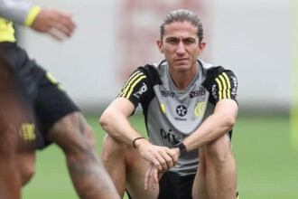 Filipe Luís em treino do Flamengo