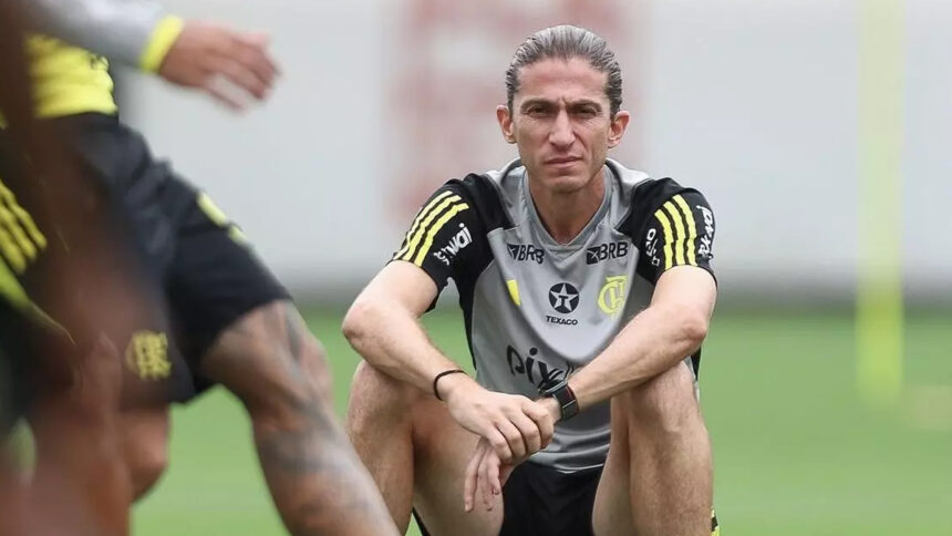 Filipe Luís em treino do Flamengo