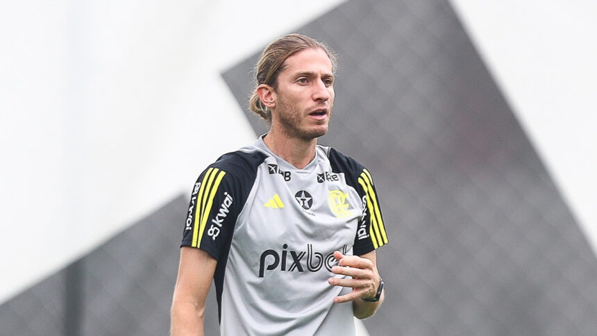 Filipe Luís define time titular do Flamengo contra o Fluminense em treino desta quarta